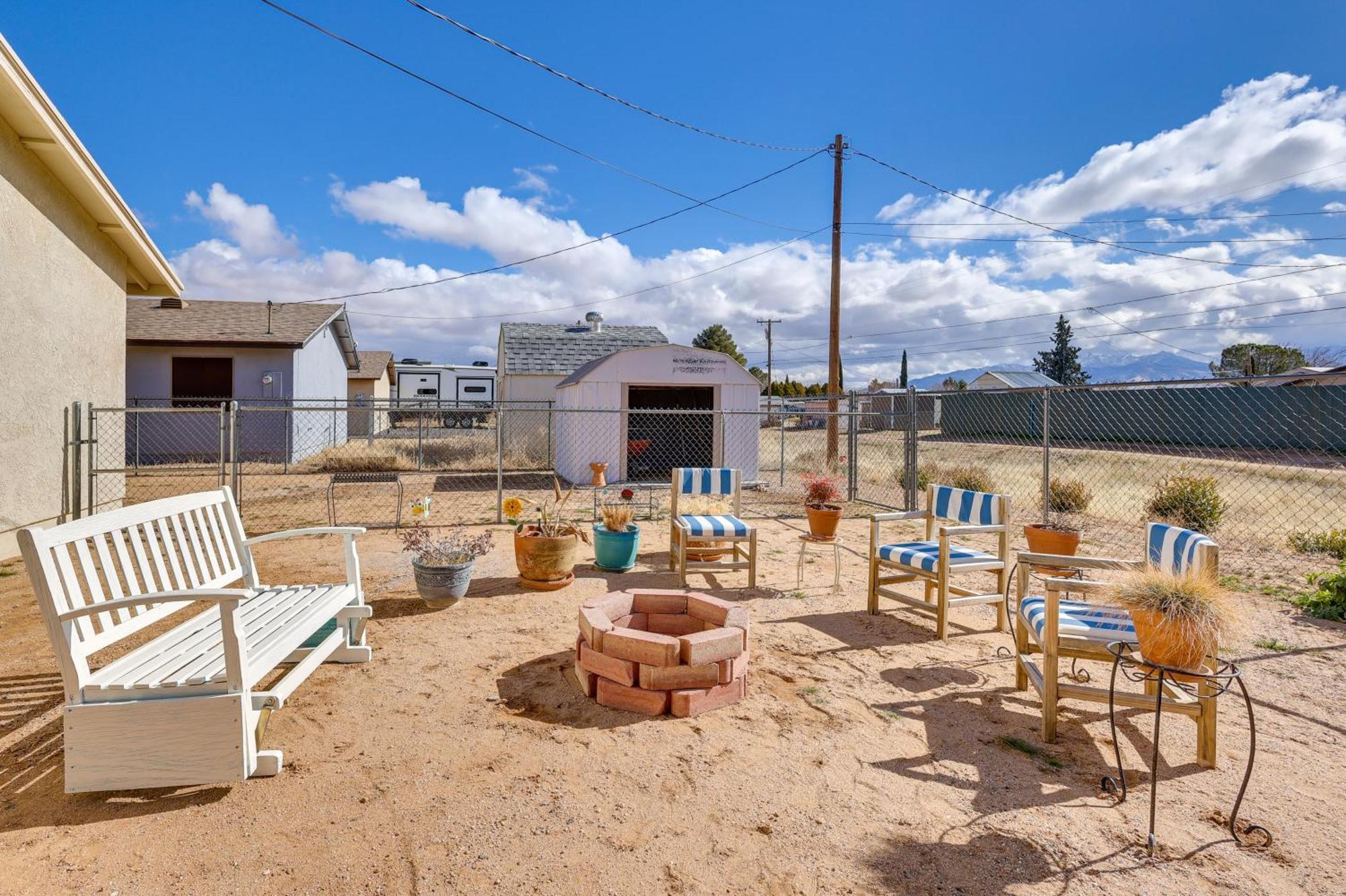 Kingman Vacation Rental With Yard And Fire Pit Buitenkant foto